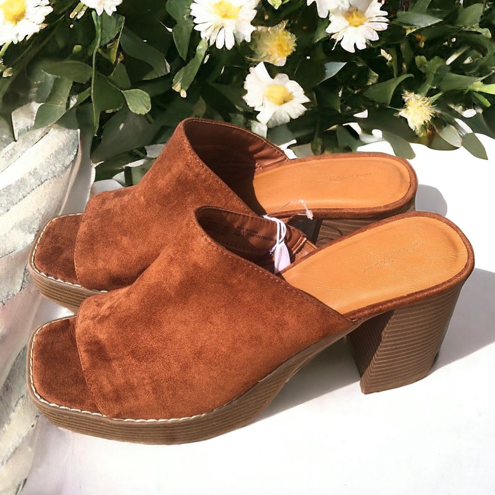 Universal Thread Brown Suede Open-Toe Block Heel Mules